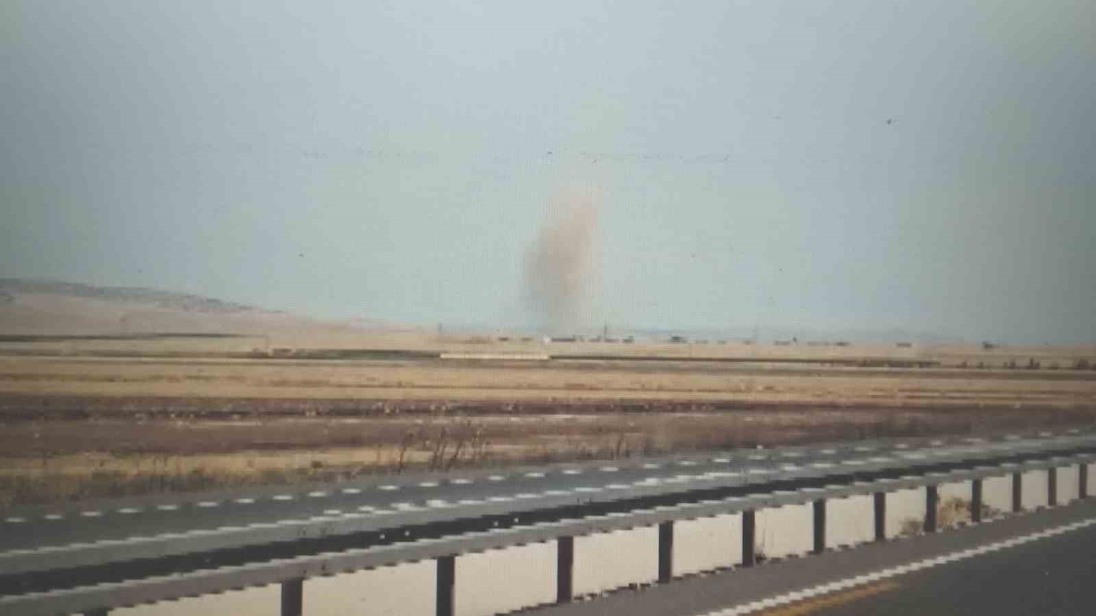 MARDİN'İN NUSAYBİN İLÇESİNDE ARAZİDE MEYDANA GELEN HORTUM, CEP TELEFONU KAMERASINA
