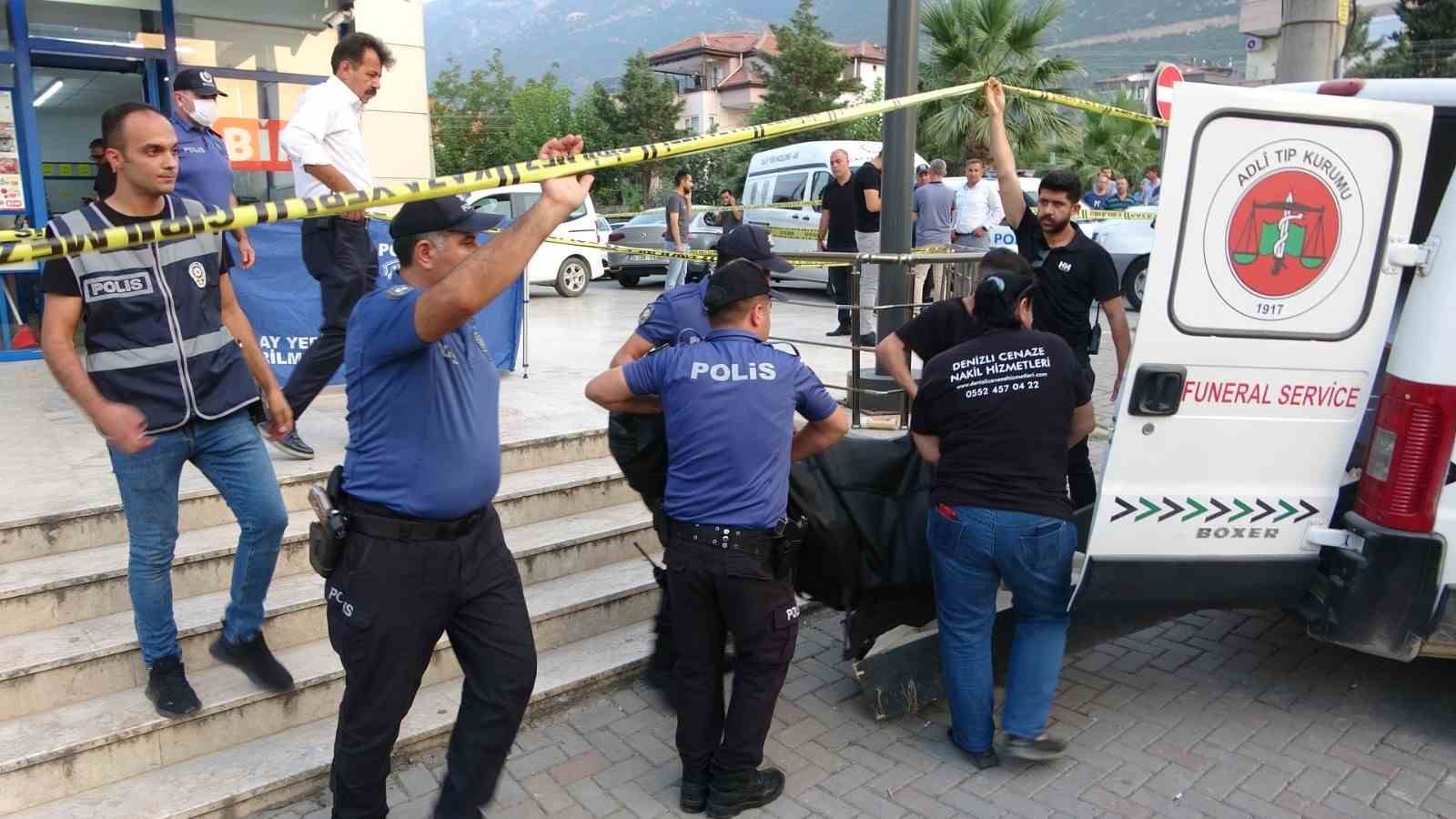 DENİZLİ’DE BULUNAN ZİNCİR MARKETTE TARTIŞTIĞI EŞİNE SİLAHLA PEŞ PEŞE ATEŞ