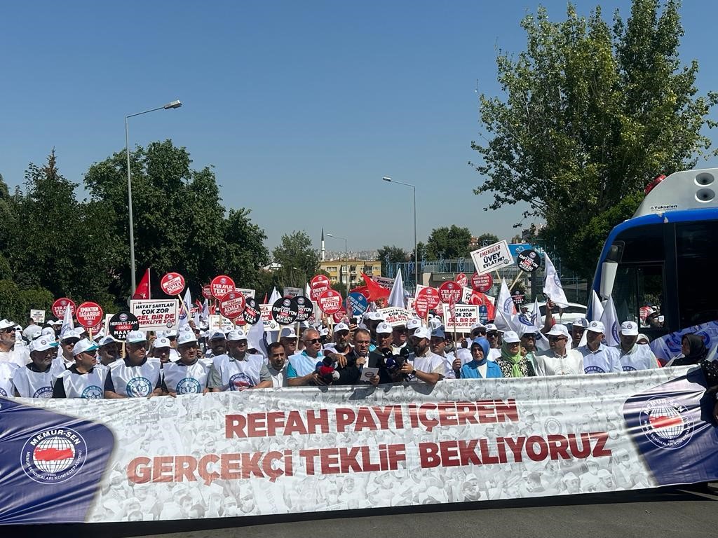 MEMUR VE MEMUR EMEKLİSİNİN TOPLU İŞ SÖZLEŞMESİ GÖRÜŞMELERİNDE DÜN HÜKÜMETİN