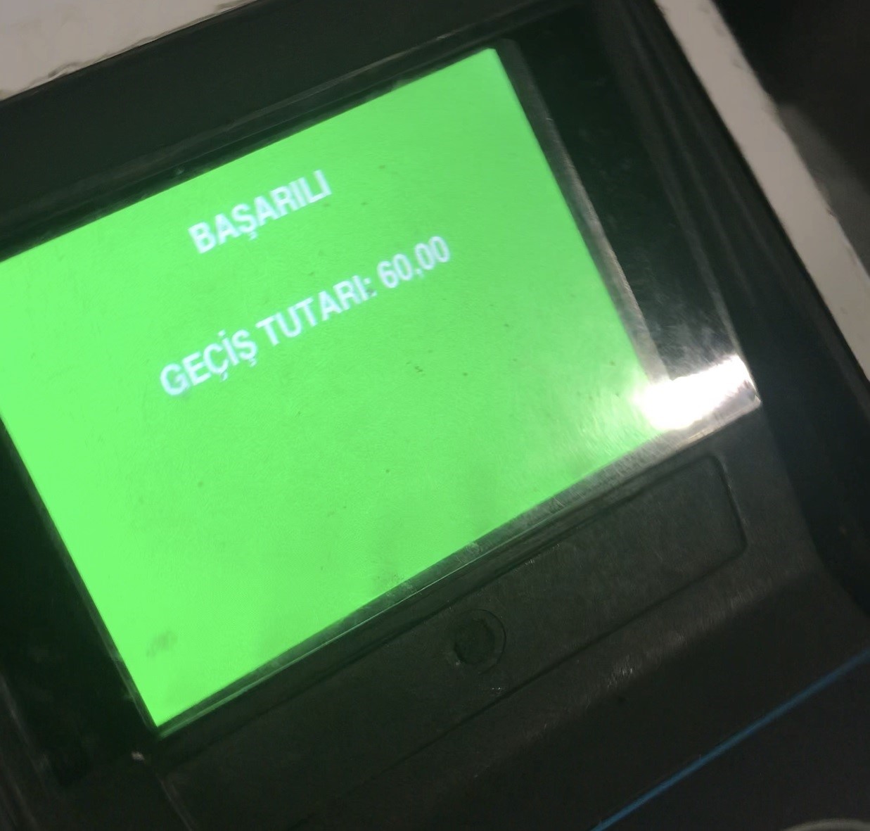 METROBÜSTE KREDİ KARTI VURGUNU; 3 KATI FİYAT ALINIYOR