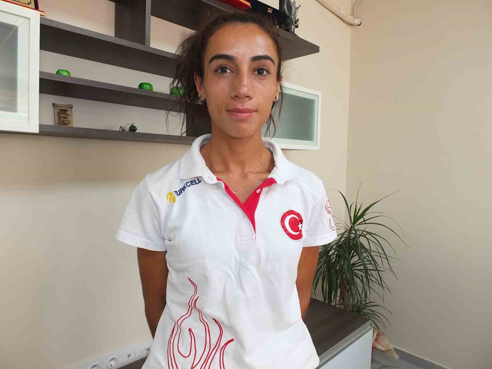 TÜRKİYE REKORTMENİ MİLLİ ATLET FATMA ARIK, BURHANİYE GENÇLİK VE SPOR