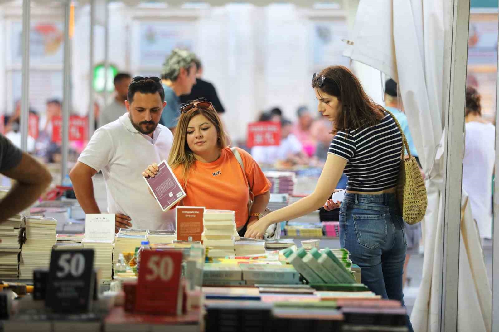 MUDANYA BELEDİYESİ’NİN YAYINCILAR KOOPERATİFİ (YAYKOOP) İŞBİRLİĞİYLE DÜZENLEDİĞİ MUDANYA KİTAP FUARI’NIN