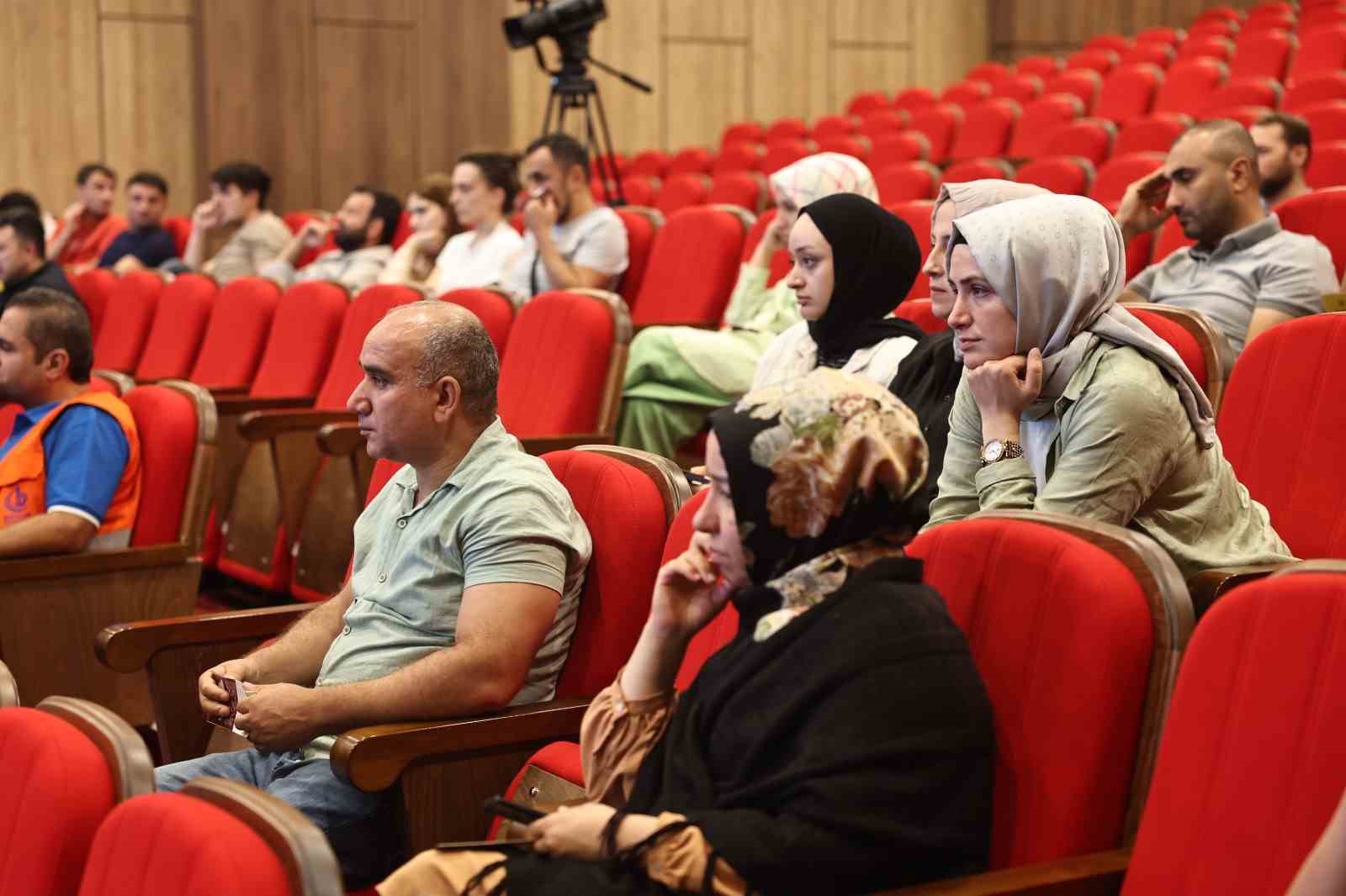 BAĞCILAR BELEDİYESİ BAŞKANLIK SAHNESİ’NDE DÜZENLENEN SEMİNERDE İSTANBUL NARKOTİK POLİSİ, “EN
