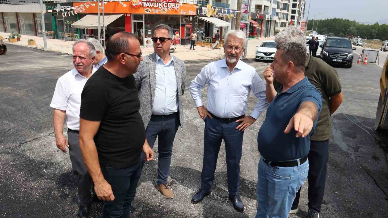 YAZ AYLARINDA ASFALT ÇALIŞMALARINI HIZLANDIRAN NİLÜFER BELEDİYESİ, YOLLARDA ARA VERMEDEN