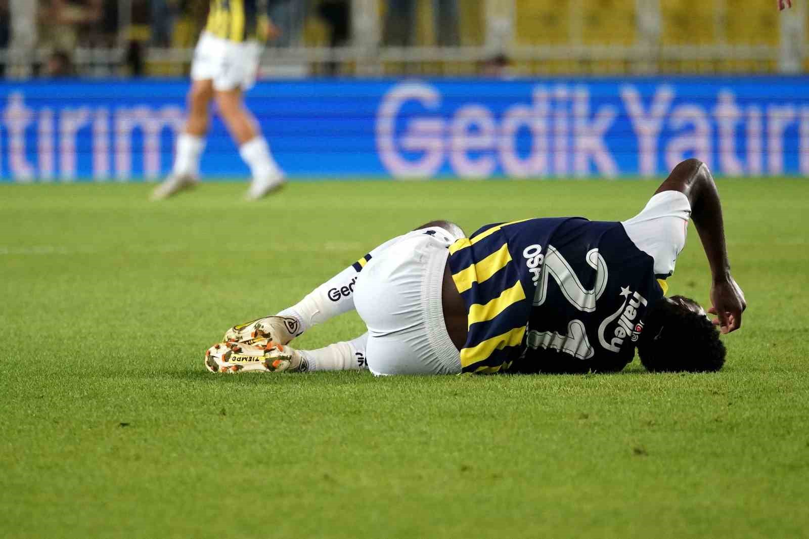 FENERBAHÇE’NİN BAŞARILI OYUNCUSU BRİGHT-OSAYİ SAMUEL, YAŞADIĞI SAKATLIK SONRASI MAÇI YARIDA