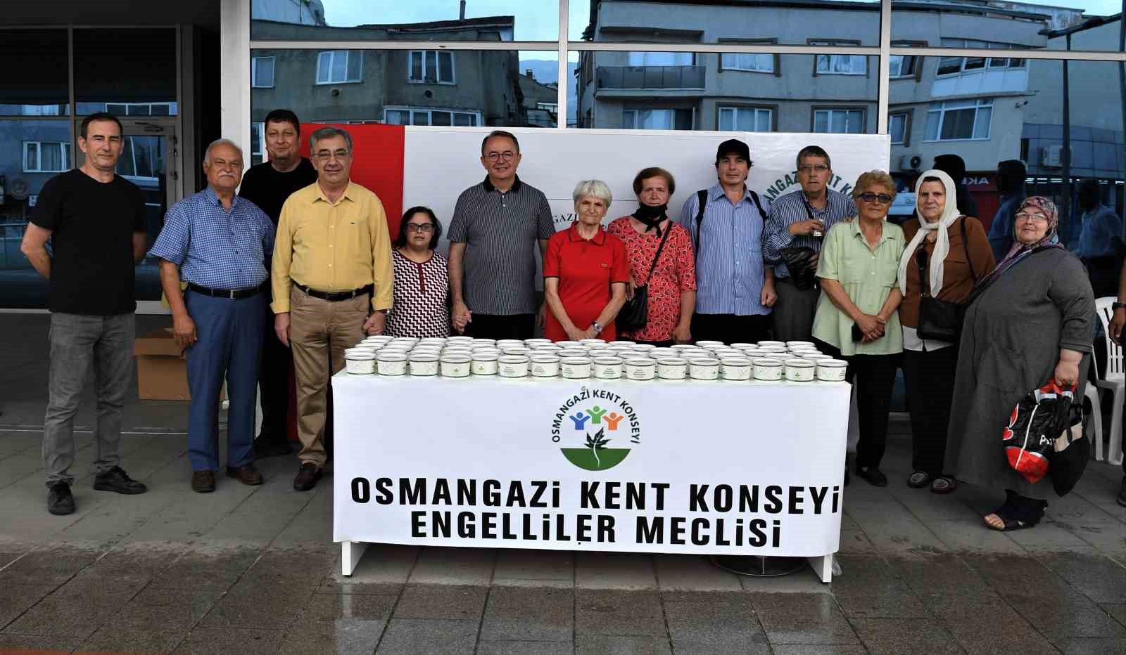 OSMANGAZİ KENT KONSEYİ’NİN DÜZENLEDİĞİ AŞURE İKRAMI PROGRAMINDA, ENGELLİLER KENDİ ELLERİYLE
