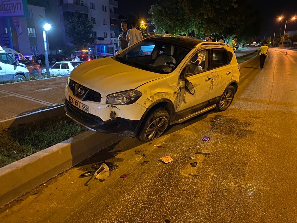 BURSA'NIN İNEGÖL İLÇESİNDE OTOMOBİL İLE CİP ÇARPIŞTI; 1'İ ÇOCUK 5