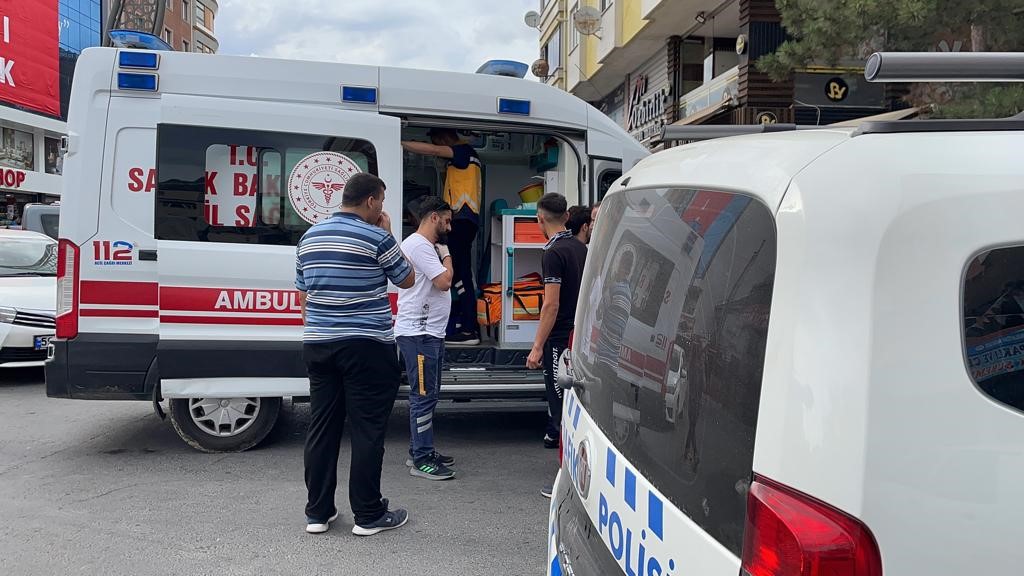 TEKİRDAĞ’IN KAPAKLI İLÇESİNDE TERS YÖNDEN GELEN OTOMOBİLE ÇARPAN 12 YAŞINDAKİ