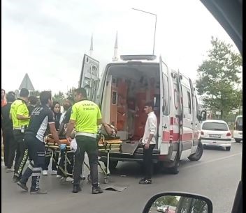 BURSA’NIN MUDANYA BURSA YOLU ÜZERİNDE OTOMOBİL MOTOSİKLETE ÇARPTI. MOTOSİKLET SÜRÜCÜSÜ