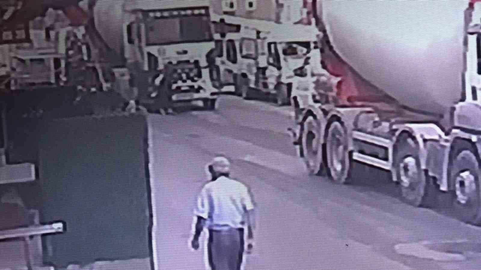 PENDİK’TE BETON MİKSERİNİN ALTINDA KALAN KADIN KRİKO İLE KURTARILDI