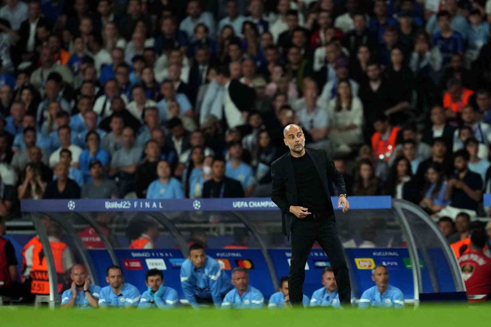 MANCHESTER CİTY, TEKNİK DİREKTÖR PEP GUARDİOLA’NIN SIRTINDAKİ PROBLEM NEDENİYLE AMELİYAT