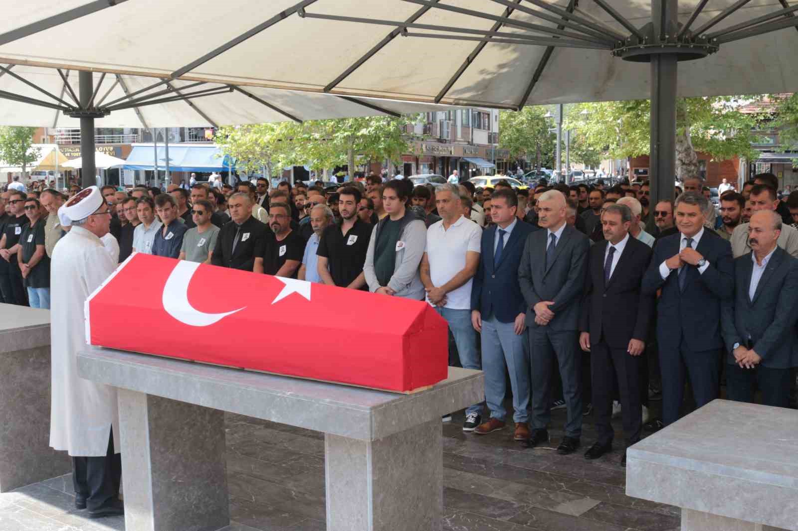 EVİNDE GEÇİRDİĞİ KALP KRİZİ SONRASINDA HAYATINI KAYBEDEN POLİS MÜFETTİŞİ ZAFER