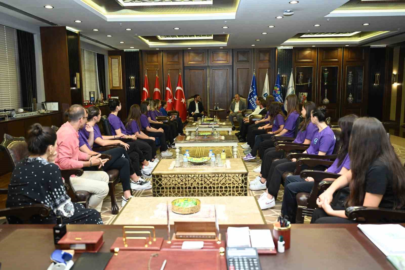 GEÇTİĞİMİZ SEZON BAŞINDA BURSA BÜYÜKŞEHİR BELEDİYESPOR BÜNYESİNE DÂHİL OLAN, HENÜZ