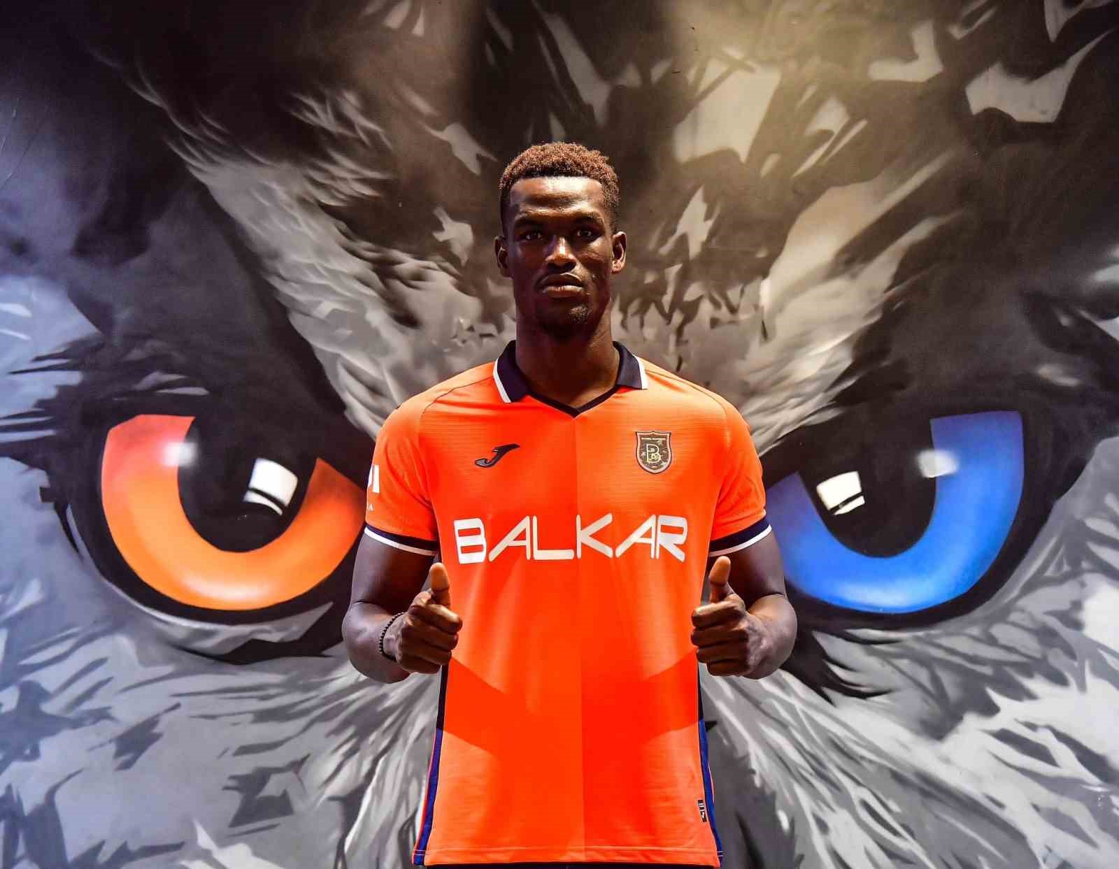 RAMS BAŞAKŞEHİR, YUNANİSTAN EKİBİ OLYMPİAKOS FORMASI GİYEN 27 YAŞINDAKİ SENEGALLİ