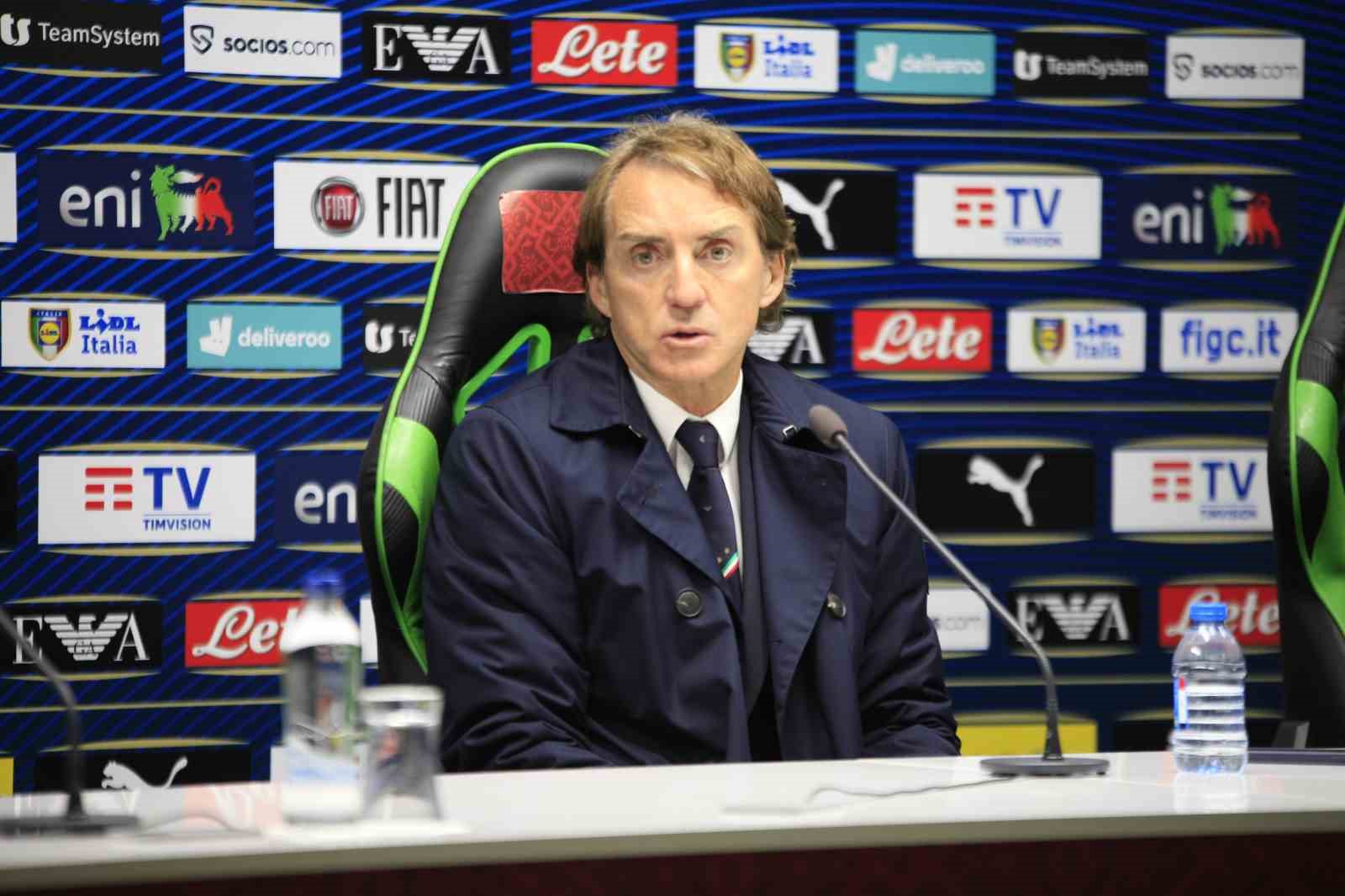 ROBERTO MANCİNİ, İTALYA A MİLLİ FUTBOL TAKIMI TEKNİK DİREKTÖRLÜĞÜNDEN İSTİFA