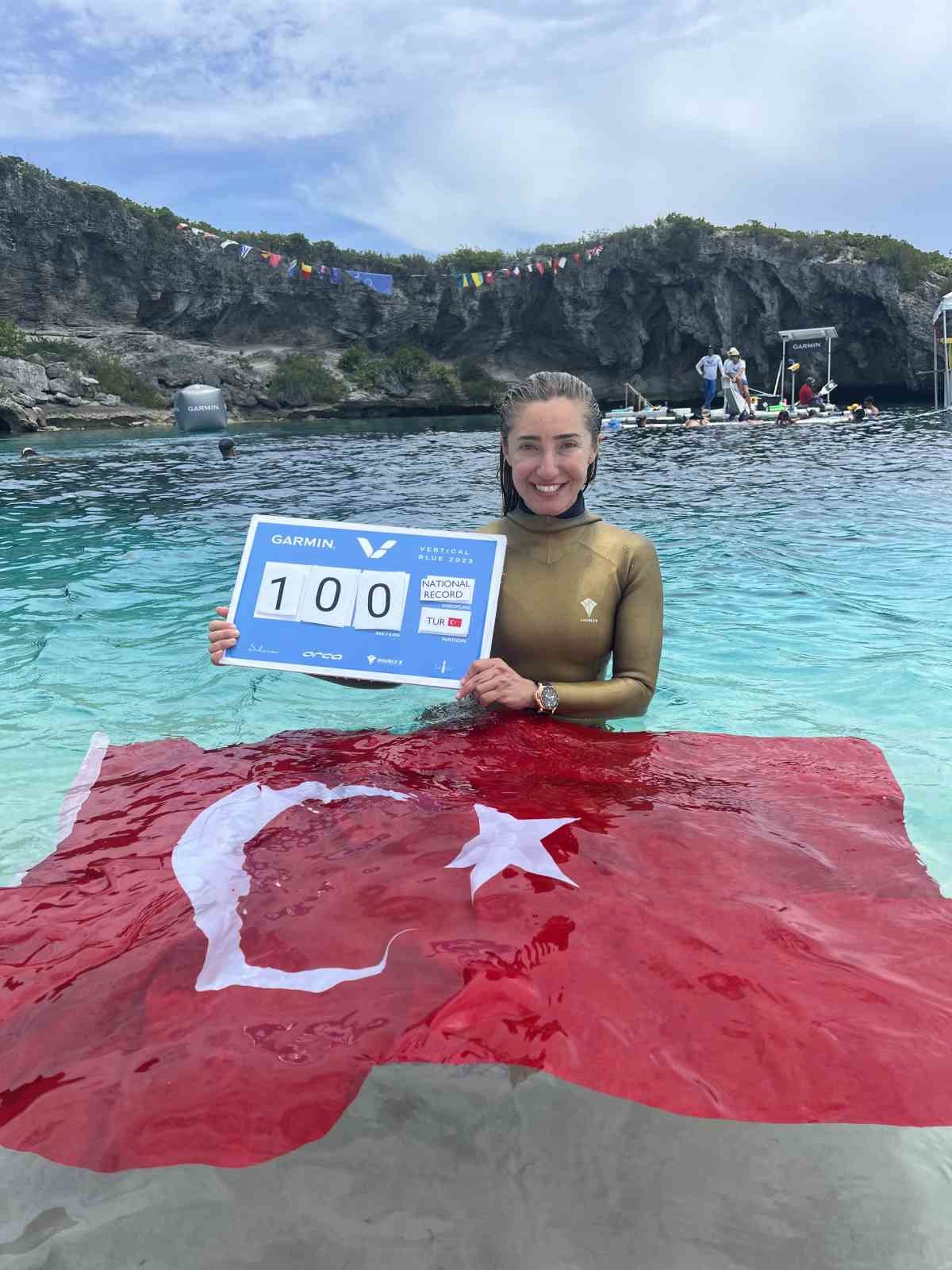 MİLLİ SPORCU VE SERBEST DALIŞ REKORTMENİ ŞAHİKA ERCÜMEN, TÜRKİYE SERBEST