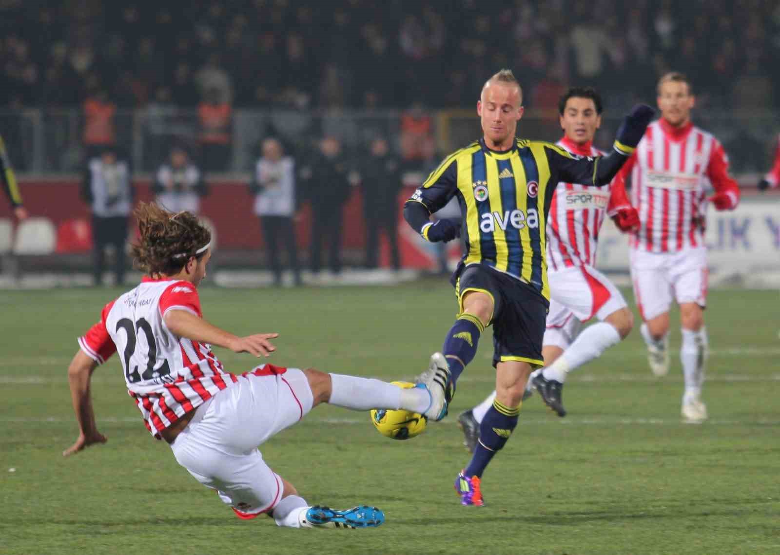 SARI-LACİVERTLİLER, KIRMIZI-BEYAZLILAR İLE LİGDE 11 YIL SONRA KOZLARINI PAYLAŞACAK. (ARŞİV)