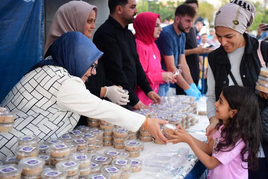 SANCAKTEPE BELEDİYESİ MUHARREM AYI NEDENİYLE 10 BİN KİŞİLİK AŞURE DAĞITTI.