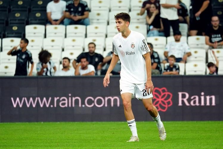 BEŞİKTAŞ’IN GENÇ FUTBOLCULARI SEMİH KILIÇSOY VE DEMİR EGE TIKNAZ, NEFTÇİ