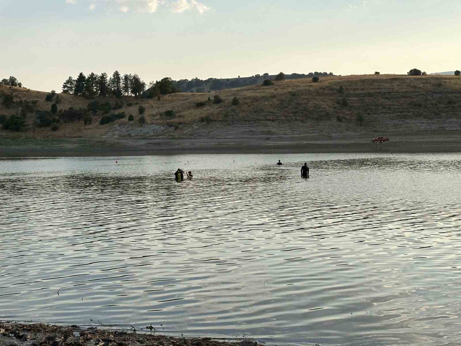 ANKARA'NIN KIZILCAHAMAM İLÇESİNDE SERİNLEMEK İÇİN KURTBOĞAZI BARAJINA GİRENEMRE Y. (18),
