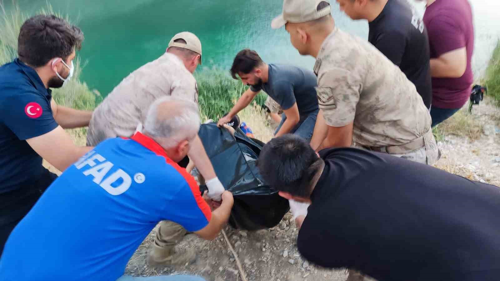 ADIYAMAN’DA BİR KİŞİ SERİNLEMEK İÇİN GİRDİĞİ SUDA BOĞULARAK HAYATINI KAYBETTİ.