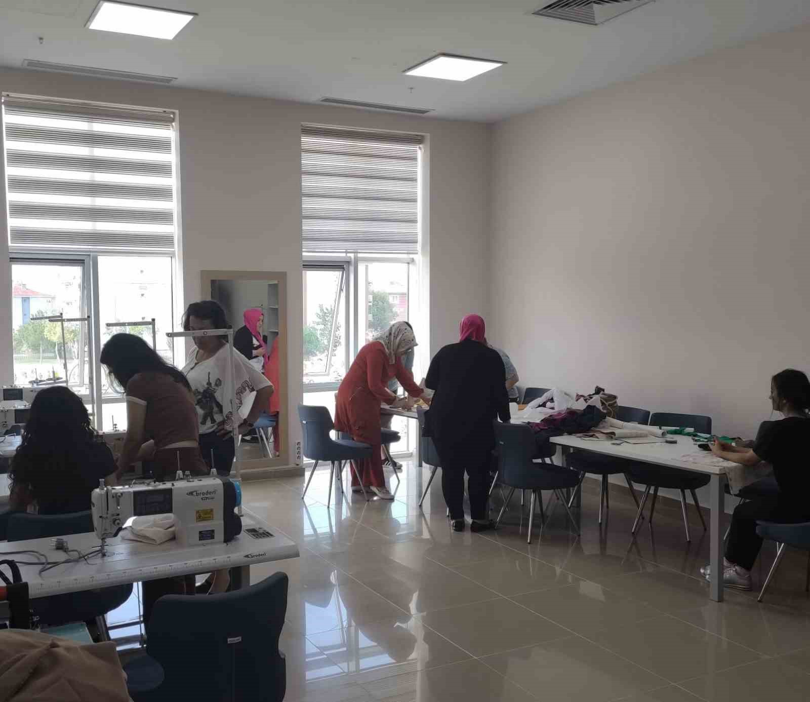SİNCAN BELEDİYESİ KADINLAR İÇİN ÜCRETSİZ HOBİ VE MESLEK EDİNDİRME KURSLARI
