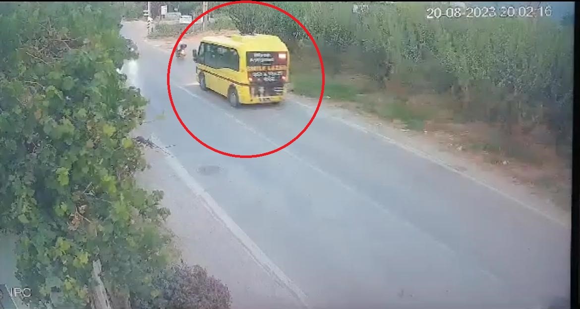 URSA'DA HIZLA GİDEN OTOMOBİLİN BELEDİYE OTOBÜSÜNE ÇARPMASI SONUCU 2 KİŞİNİN