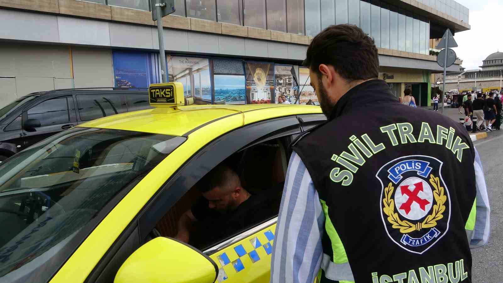 TAKSİM’DE KISA MESAFE YOLCU SEÇEN VE TAKSİMETRE AÇMAYAN TAKSİ ŞOFÖRLERİNE