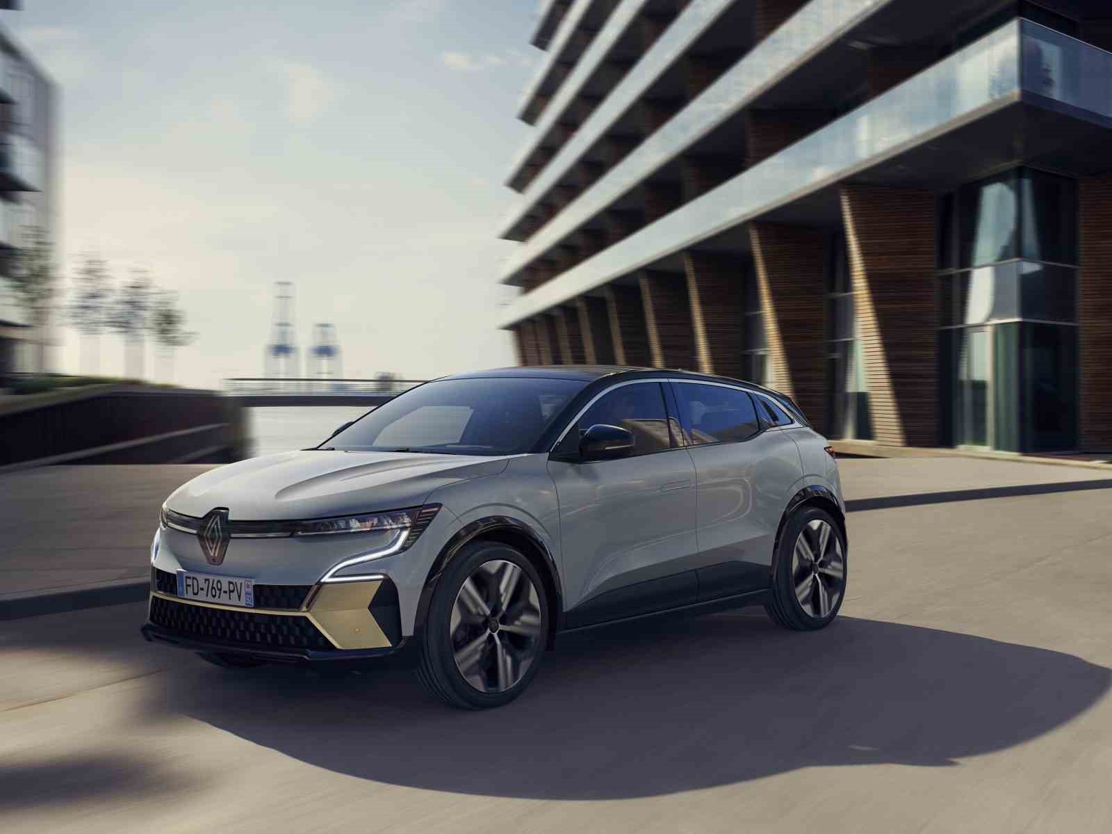 TAMAMEN ELEKTRİKLİ YENİ MEGANE ÖN SİPARİŞTE YOĞUN İLGİ GÖRDÜ