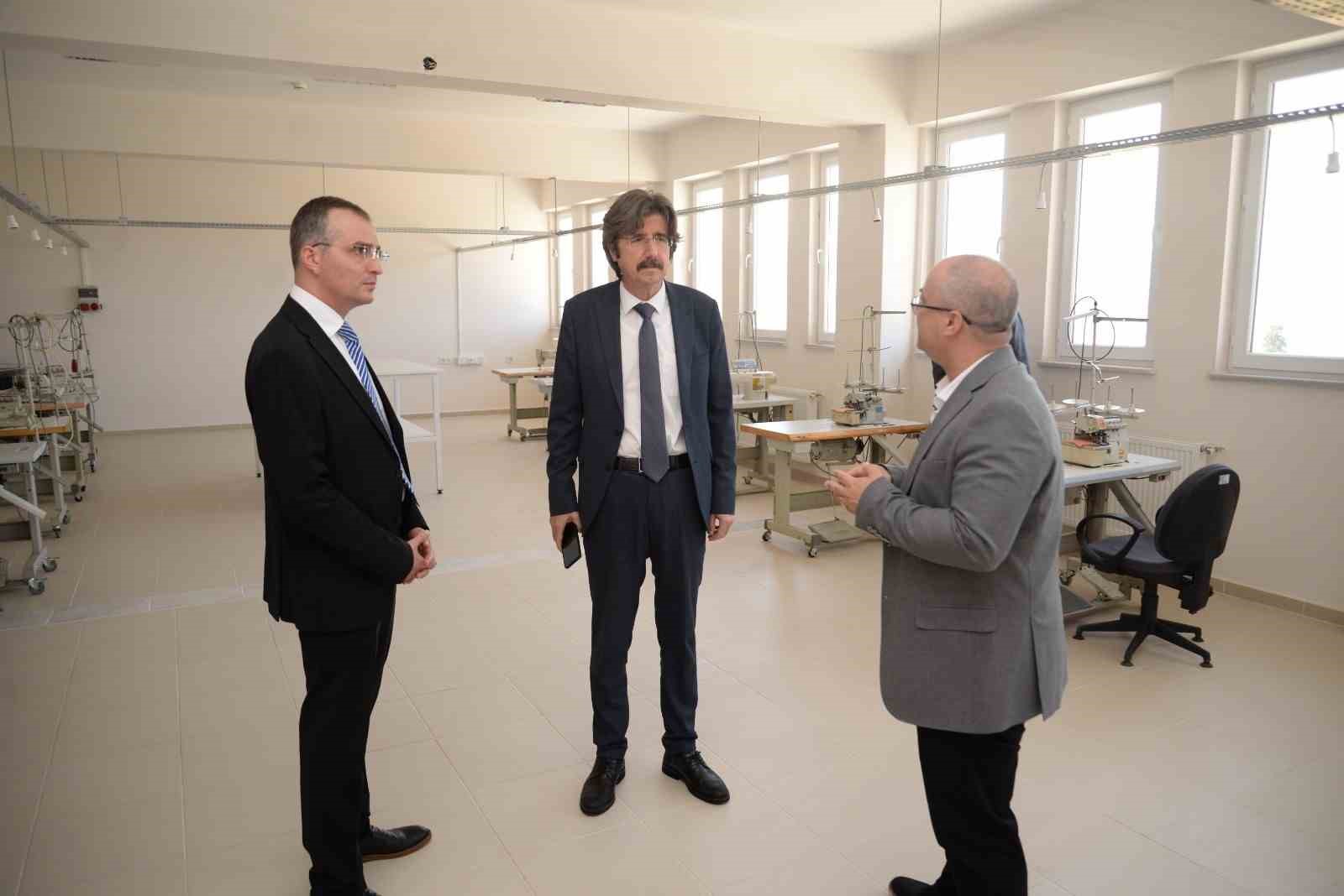 ORHANELİ'DE TARİHİ TAŞ MEKTEP ORHANELİ KAYMAKAMLIĞI VE ULUDAĞ ÜNİVERSİTESİ İLE
