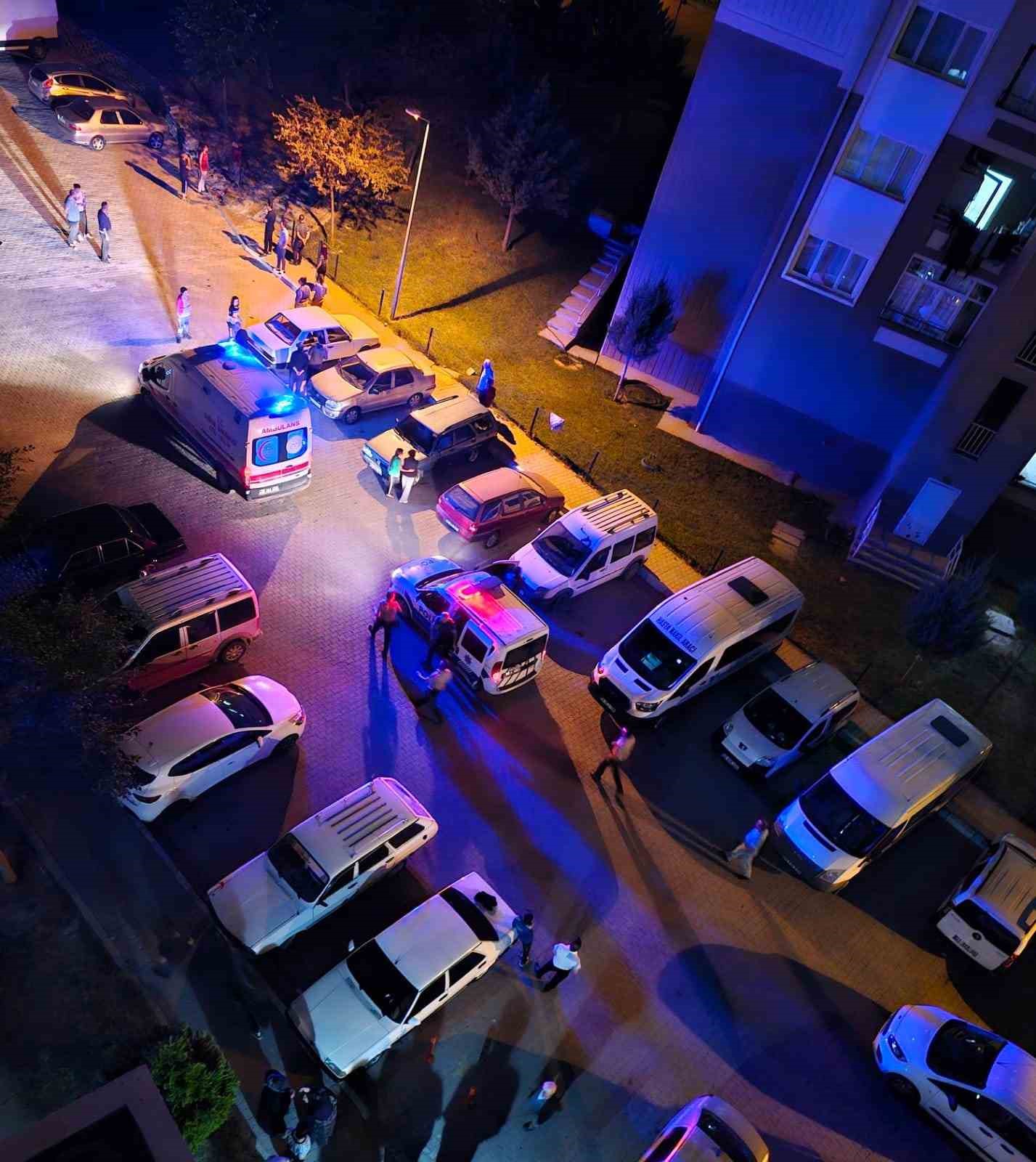 Tartışma sokak kavgasına döndü NEVŞEHİR’DE İKİ AİLE ARASINDA ÇIKAN VE SOKAĞA TAŞAN KAVGAYI POLİS