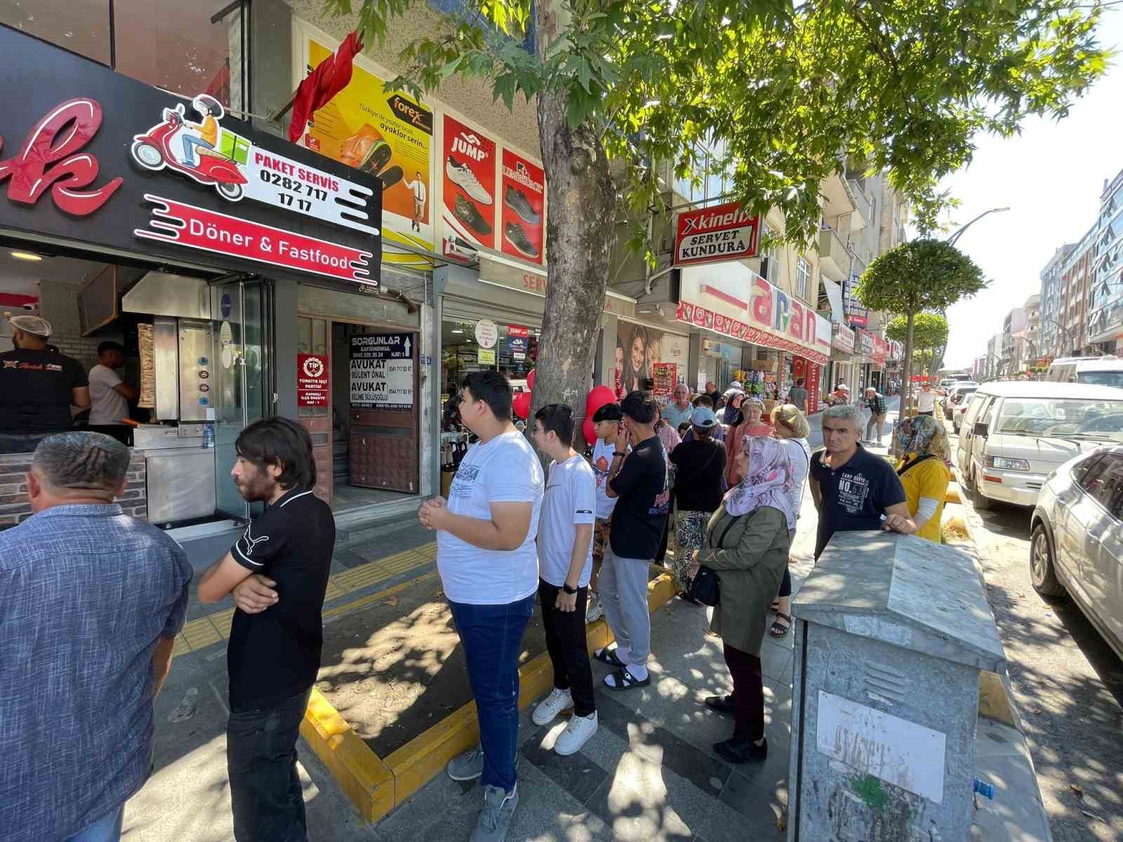 TEKİRDAĞ KAPAKLI İLÇESİ CUMHURİYET MAHALLESİ'NDE BULUNAN BİR DÖNER FİRMASI AÇILIŞININ