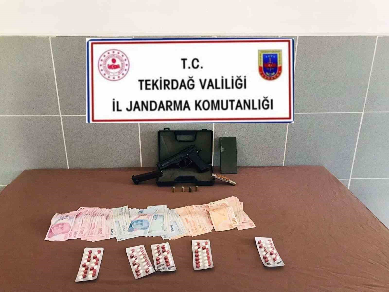 TEKİRDAĞ'IN 2 İLÇESİNDE JANDARMA EKİPLERİNCE UYUŞTURUCUYA YÖNELİK YAPILAN ÇALIŞMALARDA İKİ