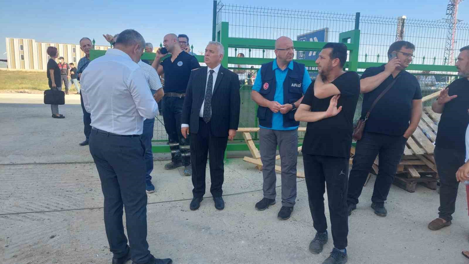 TEKİRDAĞ’DA ÇIKAN FABRİKA YANGINI BÜYÜK ÖLÇÜDE KONTROL ALTINA ALINIRKEN, TEKİRDAĞ