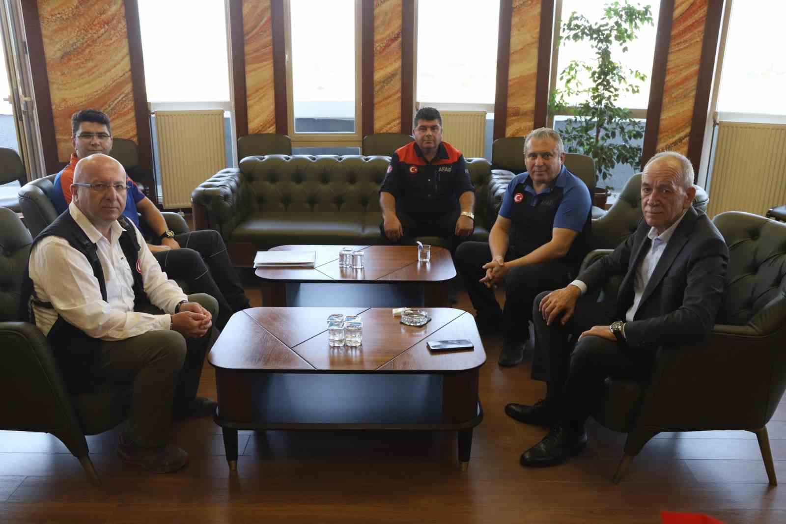 AFAD İL MÜDÜRÜ TEZCAN UÇAN EKİBİYLE BİRLİKTE MARMARAEREĞLİSİ BELEDİYE BAŞKANI