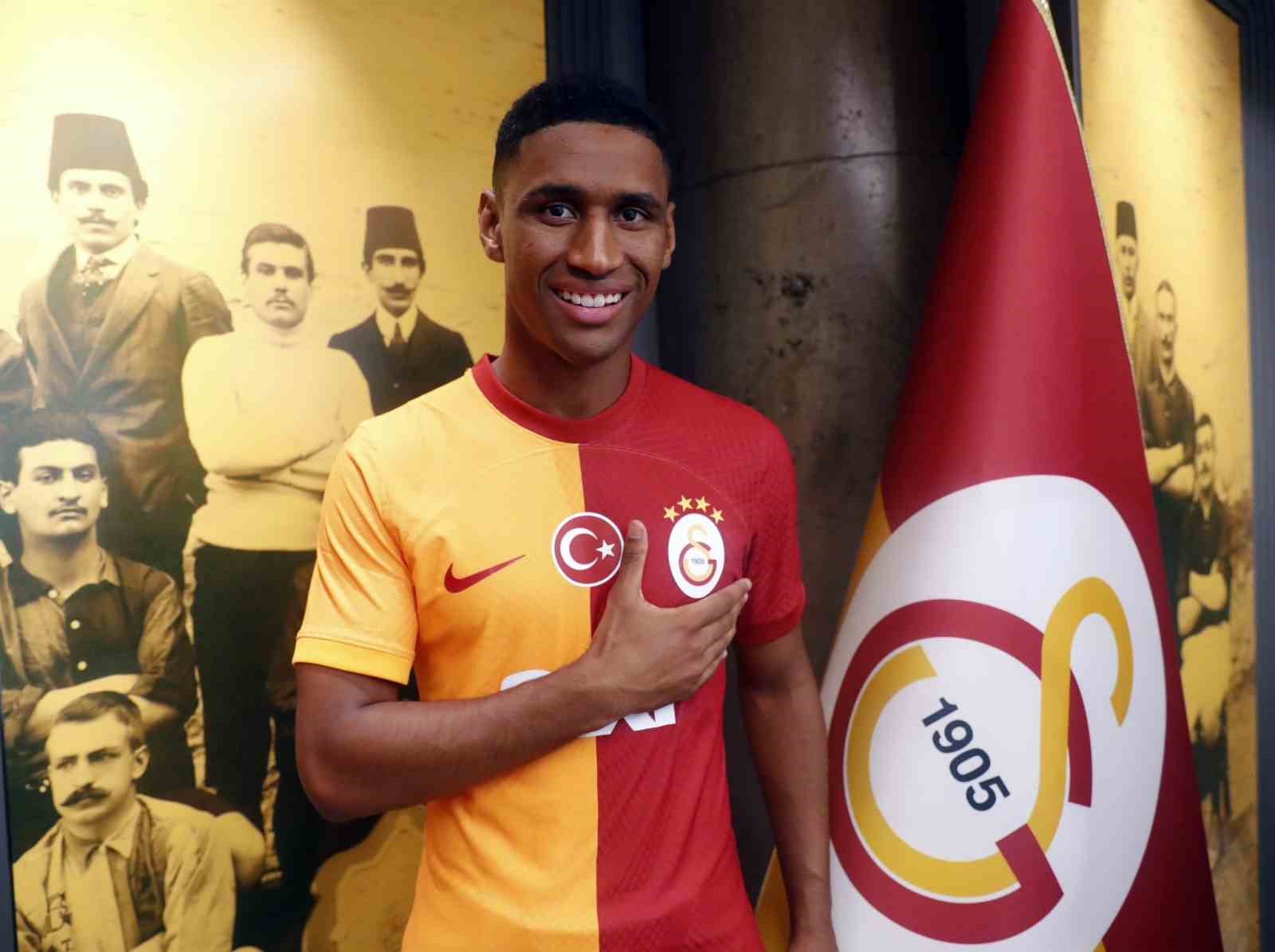 GALATASARAY, 23 YAŞINDAKİ BREZİLYALI SAĞ KANAT OYUNCUSU TETE'Yİ 4+1 SEZON