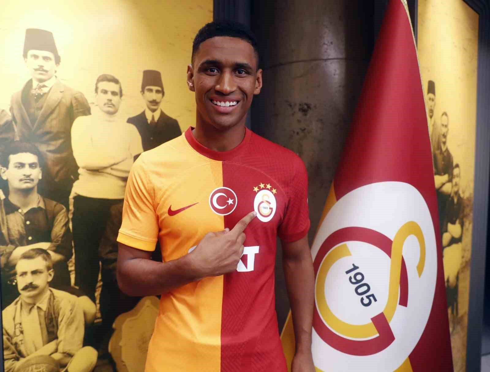 GALATASARAY'IN YENİ TRANSFERİ TETE, İMZA TÖRENİN ARDINDAN YAPTIĞI AÇIKLAMADA, "ŞAMPİYON