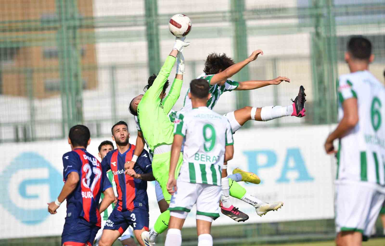 BURSASPOR SAHASINDA YENİ MERSİN İDMAN YURDU İLE 1-1 BERABERE KALDI.