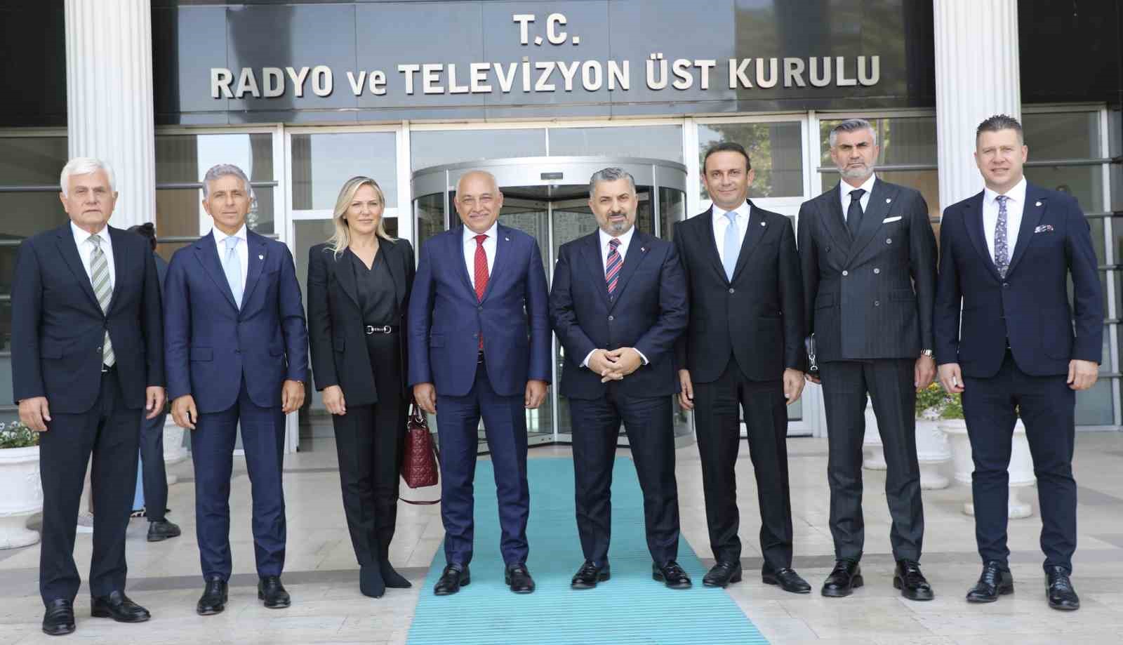 TÜRKİYE FUTBOL FEDERASYONU (TFF) BAŞKANI MEHMET BÜYÜKEKŞİ VE BERABERİNDEKİ HEYET,