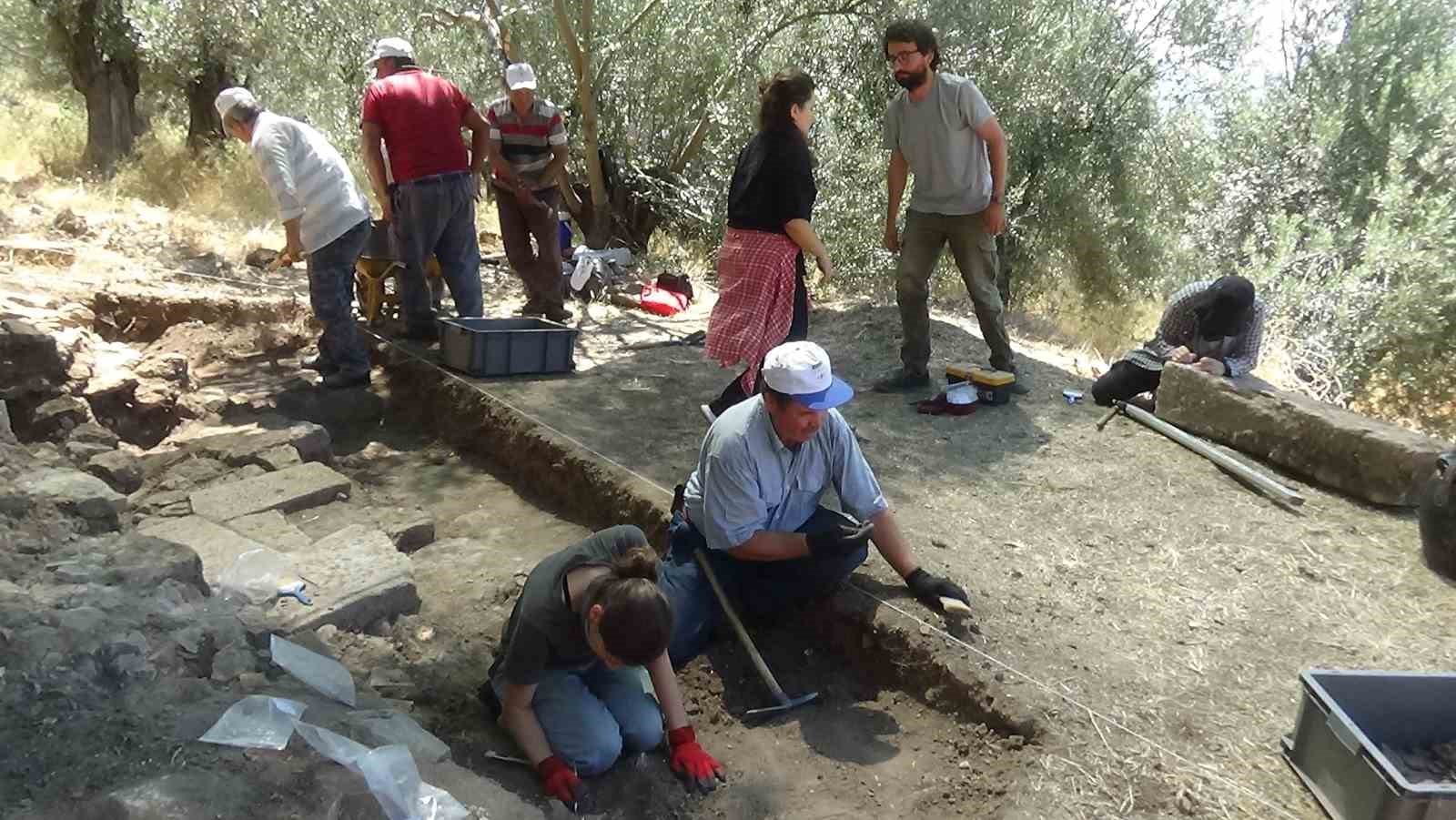 BALIKESİR'İN EDREMİT İLÇESİNDE 22 YILINDAN BU YANA KAZI ÇALIŞMALARI SÜRDÜRÜLEN