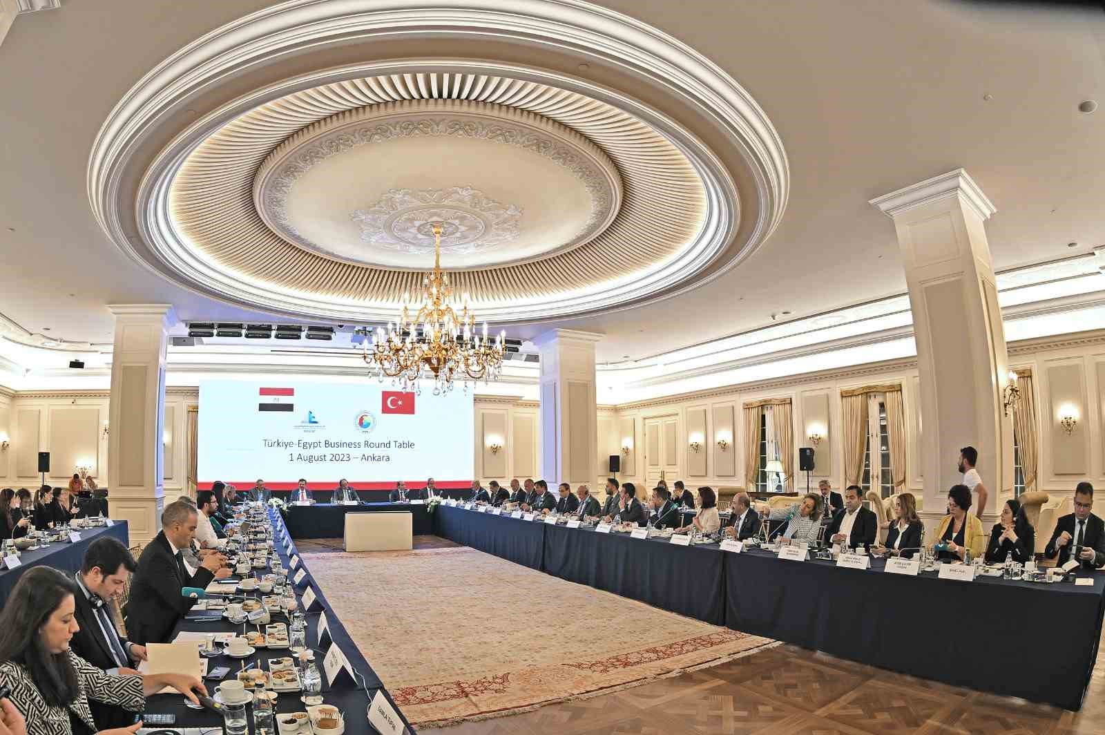 HİSARCIKLIOĞLU VE SALEH, TOBB KABUL SALONUNDA GÖRÜŞMENİN DETAYLARINI PAYLAŞMAK ÜZERE