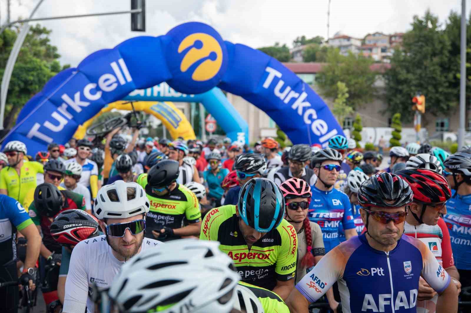 TURKCELL GRANFONDO İSTANBUL YOL BİSİKLET YARIŞINDA 2 BİNE YAKIN BİSİKLETÇİ,