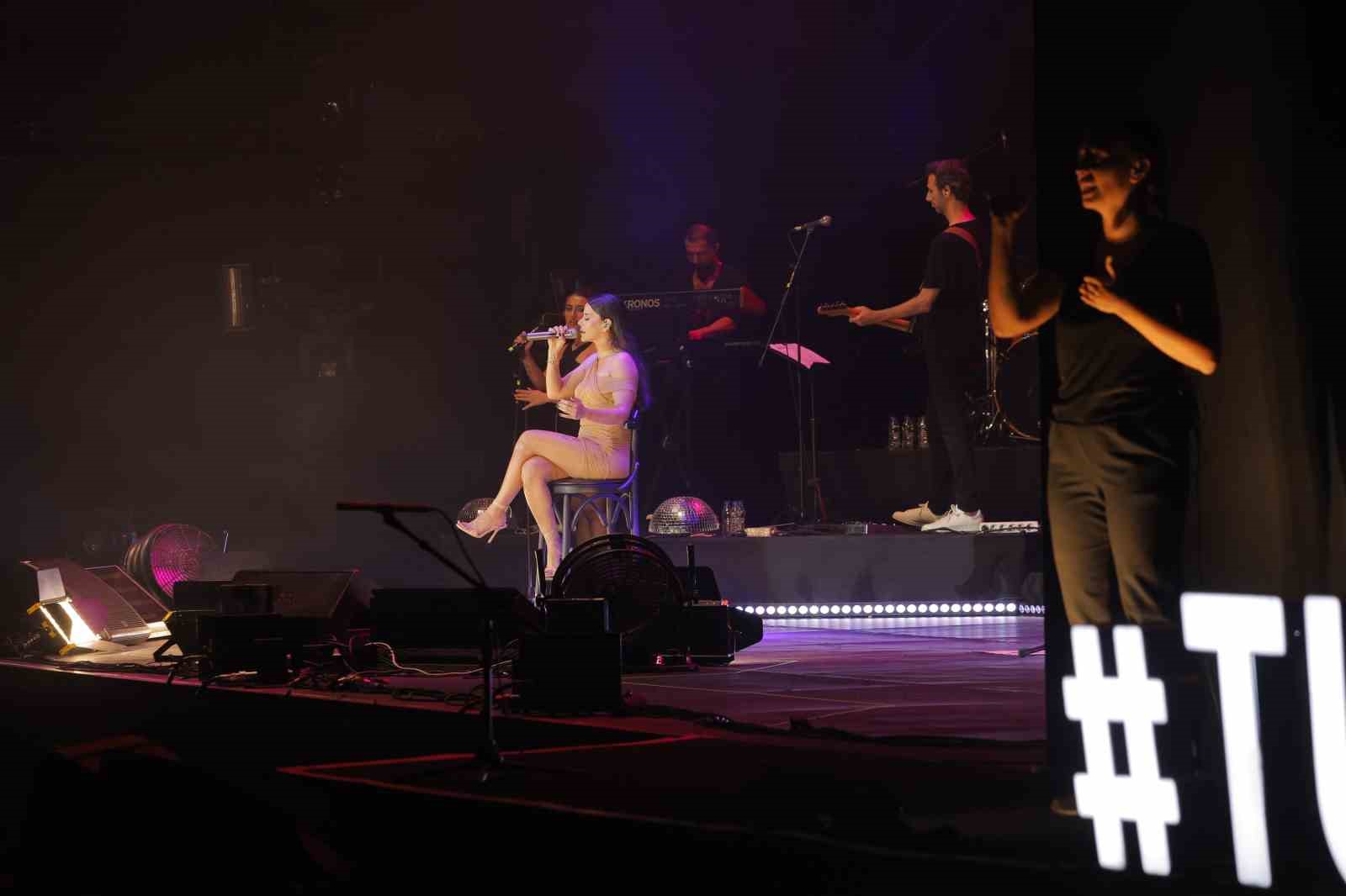 TURKCELL YILDIZLI GECELER KONSERLERİ, MÜZİKSEVERLERİ SEVDİKLERİ YILDIZ SANATÇILARLA BULUŞTURUYOR. TURKCELL