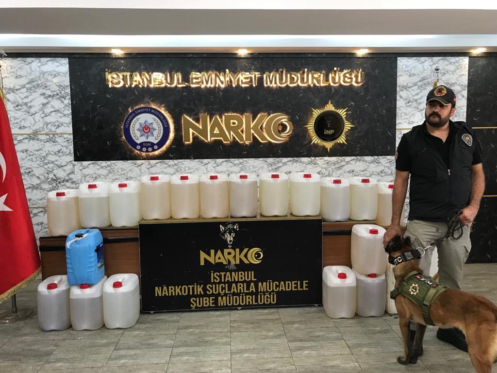 TUZLA’DA ELE GEÇİRİLEN UYUŞTURUCU MADDELER EMNİYETTE SERGİLENDİ