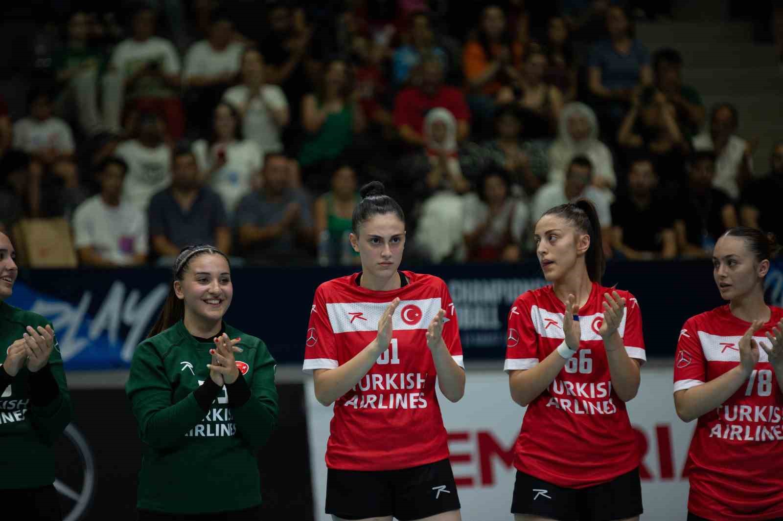 U17 KIZLAR AVRUPA HENTBOL ŞAMPİYONASI FİNAL MAÇINDA AVUSTURYA, TÜRKİYE'Yİ 29-34