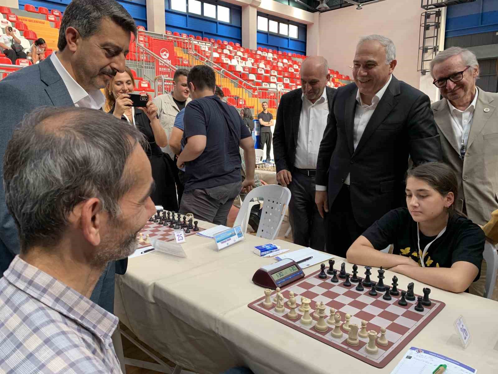 ULUSLARARASI İSTANBUL AÇIK SATRANÇ TURNUVASI FATİH’TE BAŞLADI