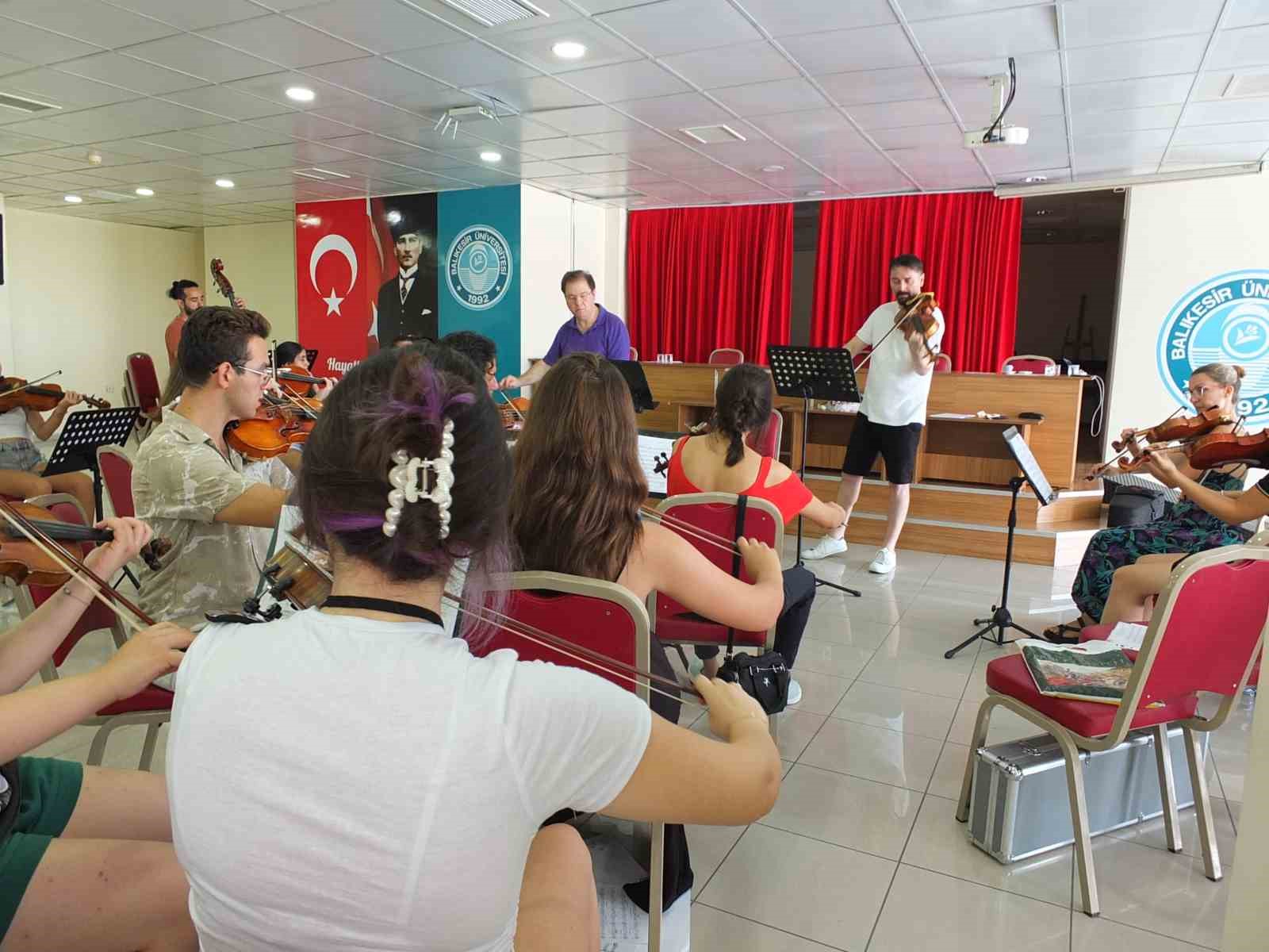 SENFONİ ORKESTRALARINDAN VE ÇEŞİTLİ OKULLARDAN GELEN GENÇLER UYGULAMALI BİLİMLER FAKÜLTESİ