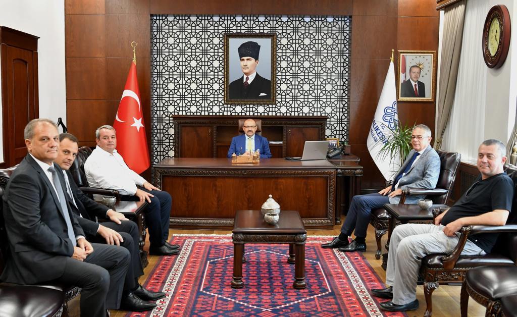 Bandırma Ticaret Borsası Yönetimi yeni atanan Balıkesir Valisi İsmail Ustaoğlu’nu