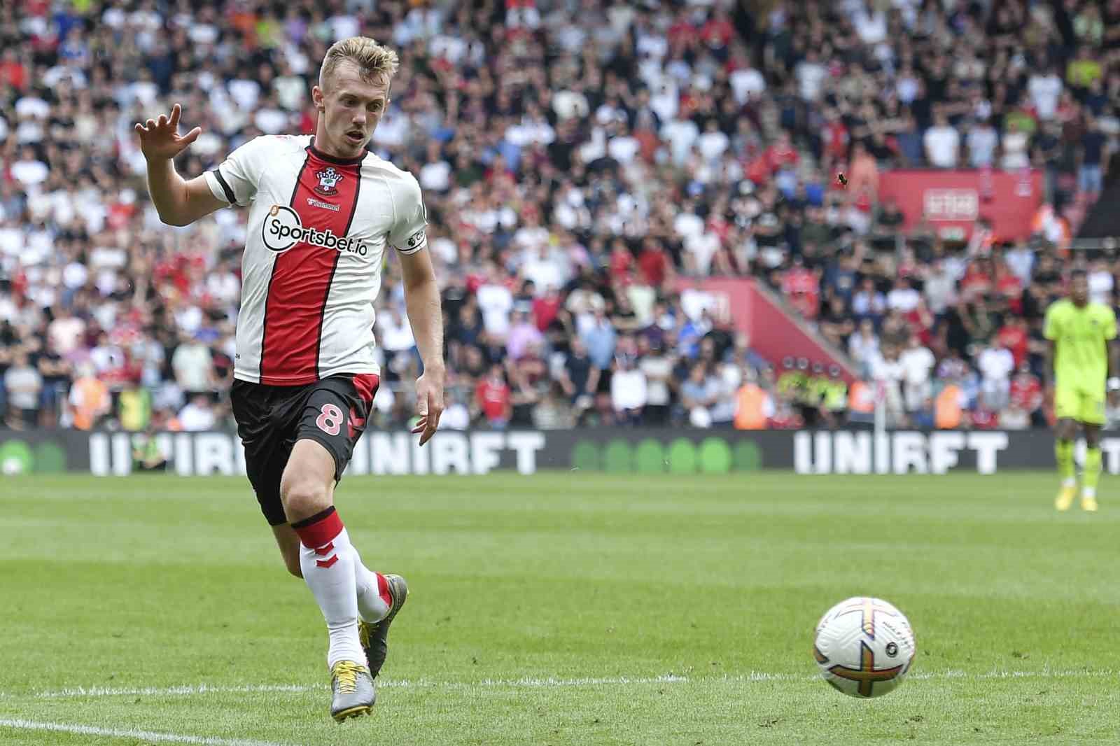 WEST HAM UNİTED, SOUTHAMPTON FORMASI GİYEN 28 YAŞINDAKİ ORTA SAHA