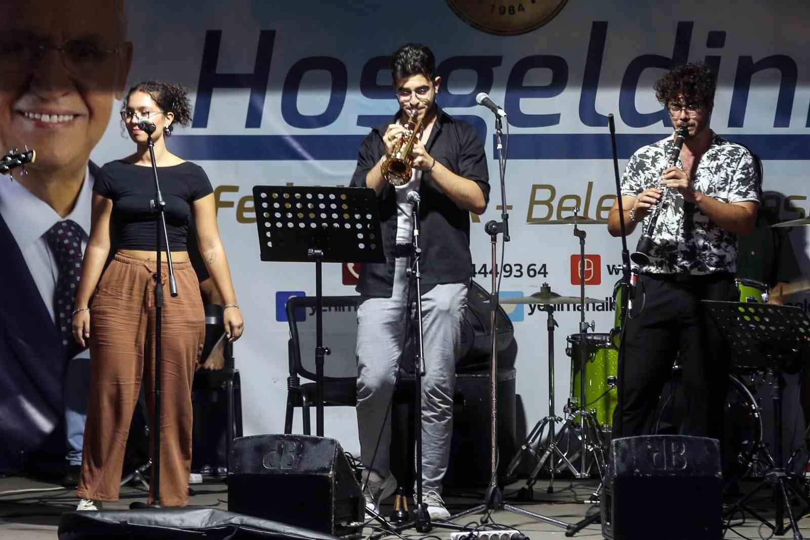 YENİMAHALLE BELEDİYESİ, SAHNEYİ MÜZİK SEVDALISI GENÇLERE EMANET ETTİ.